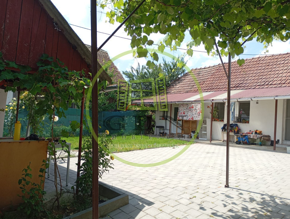 🏡 Casă de vânzare în Săcel – 2 corpuri locuibile, 3 băi, grădină, teren generos