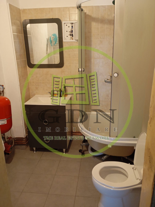 🏡 Casă de vânzare în Săcel – 2 corpuri locuibile, 3 băi, grădină, teren generos