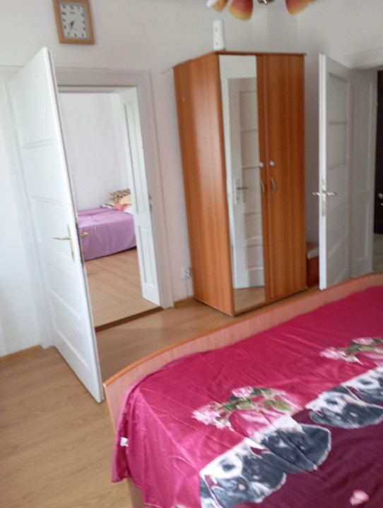 🏡 Casă de vânzare în Săcel – 2 corpuri locuibile, 3 băi, grădină, teren generos