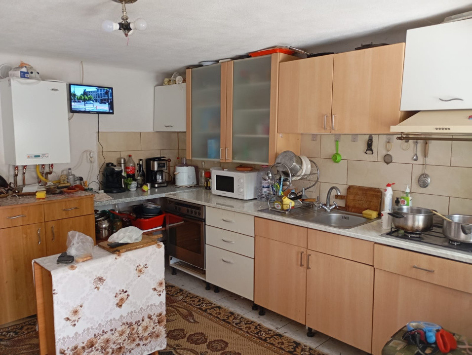 🏡 Casă de vânzare în Săcel – 2 corpuri locuibile, 3 băi, grădină, teren generos