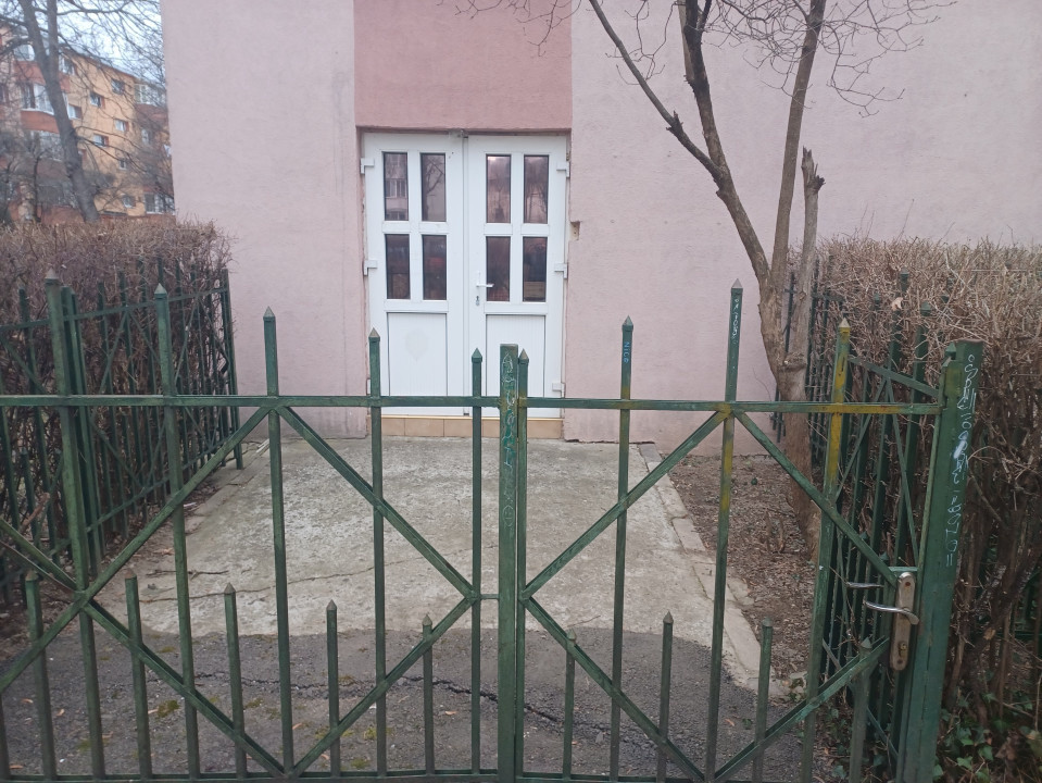 Agentie, ofer spre inchiriere mic spatiu zona Orizont 3000-Piata Astra