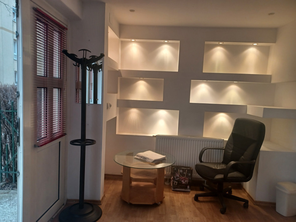 Agentie, ofer spre inchiriere mic spatiu zona Orizont 3000-Piata Astra