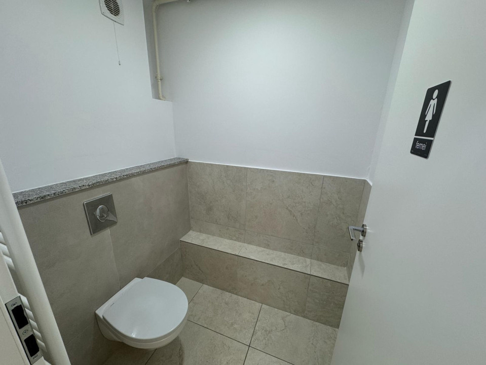 Spatiu comercial, demisol, 139.9mp, open-space, cartier Centru