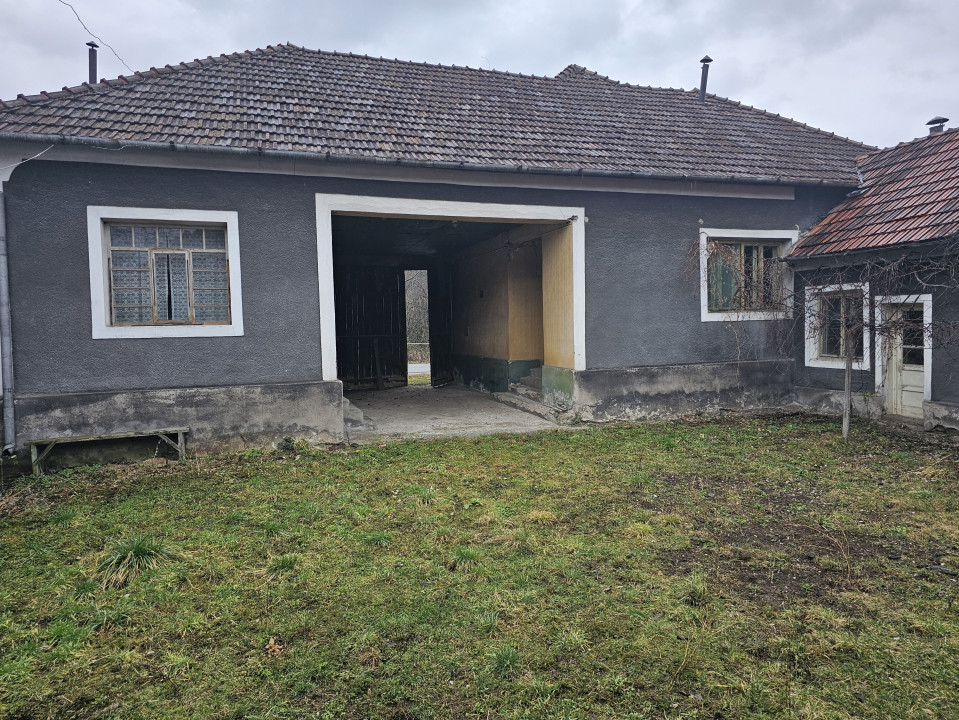 Casă la țară cu 5 camere + teren suprafață 1852 mp, Sat Câmpani, Bihor