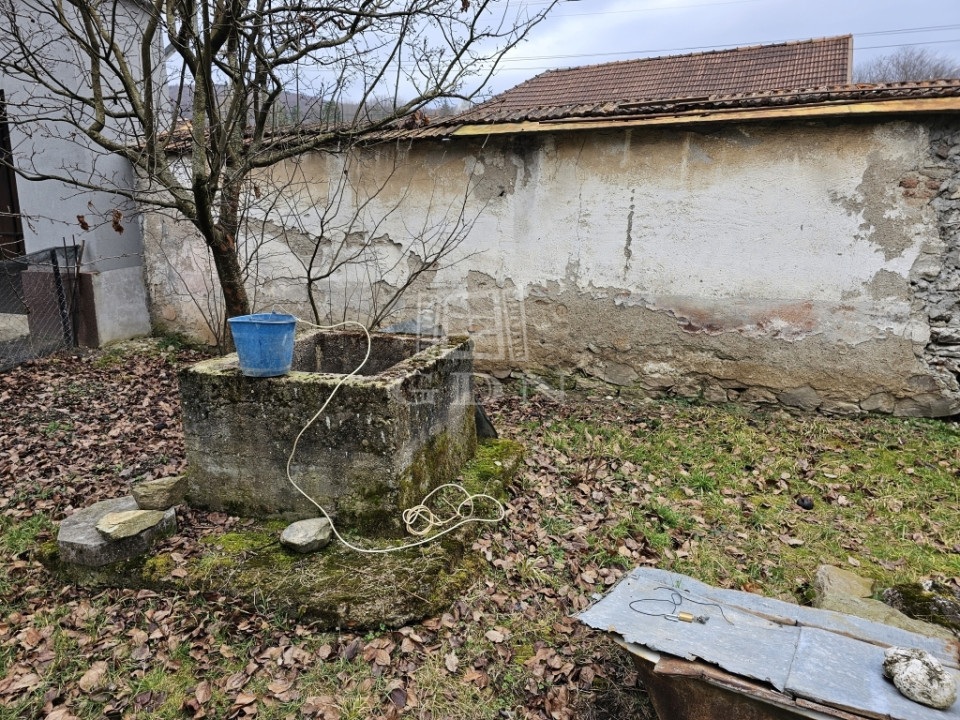 Casă la țară cu 5 camere + teren suprafață 771 mp, Vașcău, Bihor