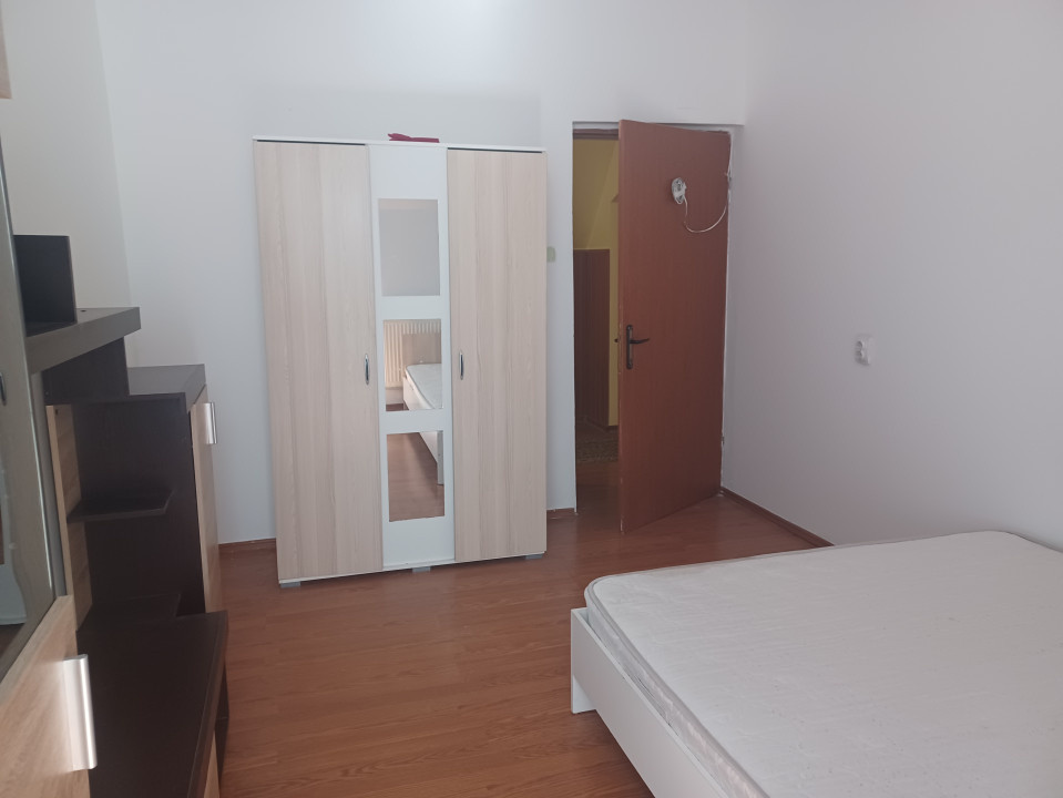 De vanzare apartament 3 camere in Centrul Vechi