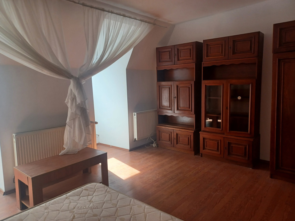 De vanzare apartament 3 camere in Centrul Vechi