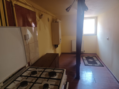 De vanzare apartament 3 camere in Centrul Vechi