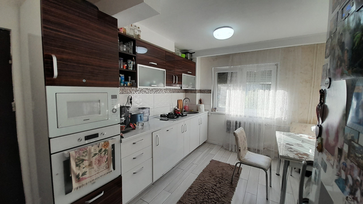 Apartament cu 4 camere, decomandat, suprafață utilă 77 mp, Ioșia-Nord