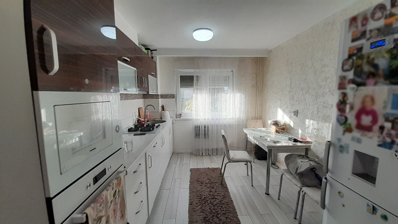 Apartament cu 4 camere, decomandat, suprafață utilă 77 mp, Ioșia-Nord