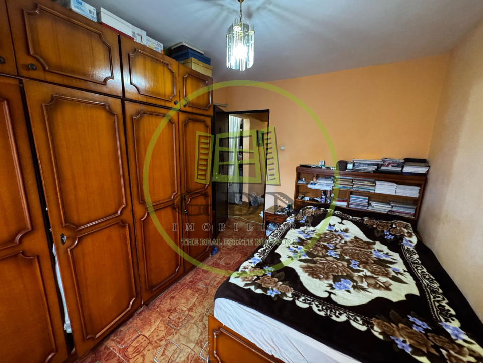 Apartamnet 3 camere decomandat, 69mp, Rovine, zona Pizza Ibiza. 