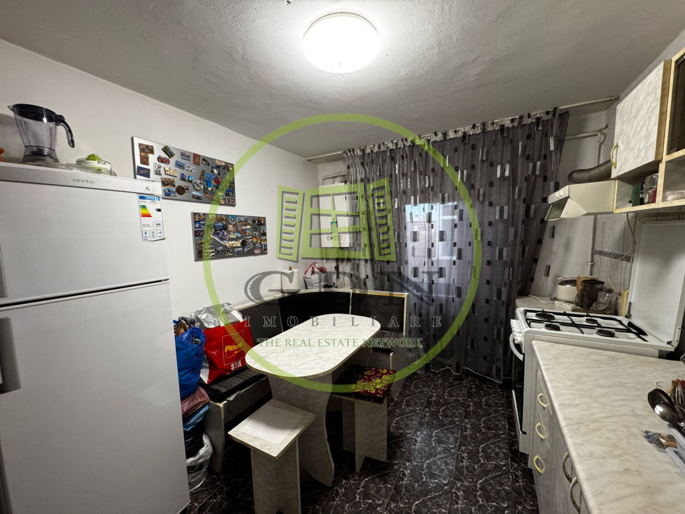 Apartamnet 3 camere decomandat, 69mp, Rovine, zona Pizza Ibiza. 