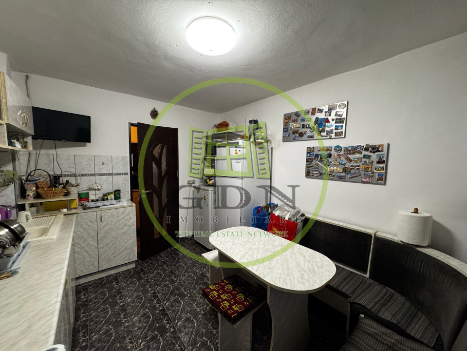 Apartamnet 3 camere decomandat, 69mp, Rovine, zona Pizza Ibiza. 