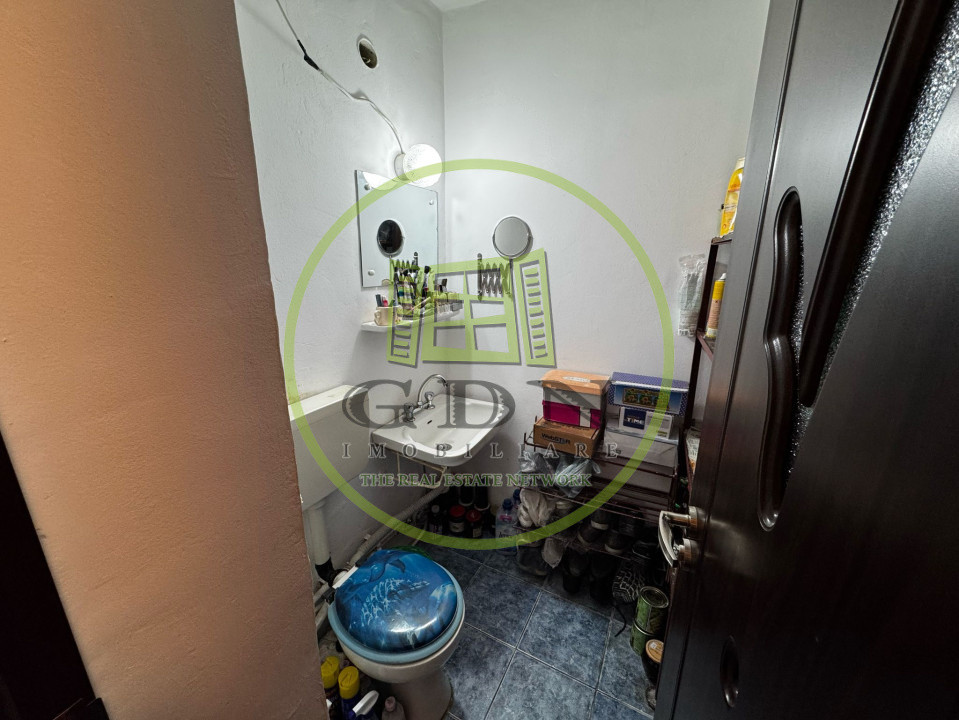 Apartamnet 3 camere decomandat, 69mp, Rovine, zona Pizza Ibiza. 