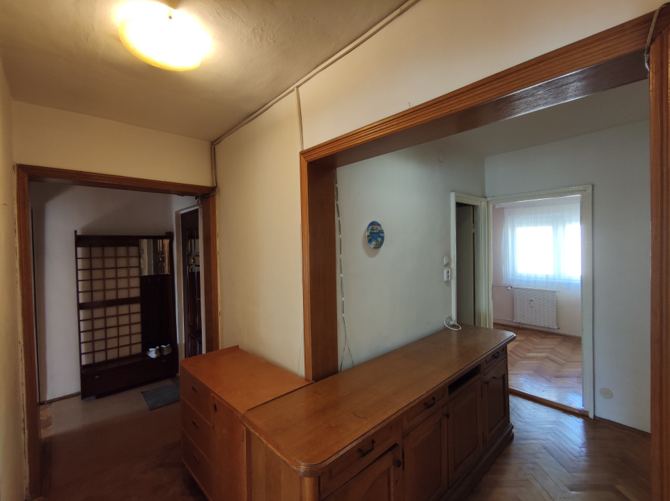Apartament cu 4 camere, decomandat, suprafață utilă 79 mp, Rogerius