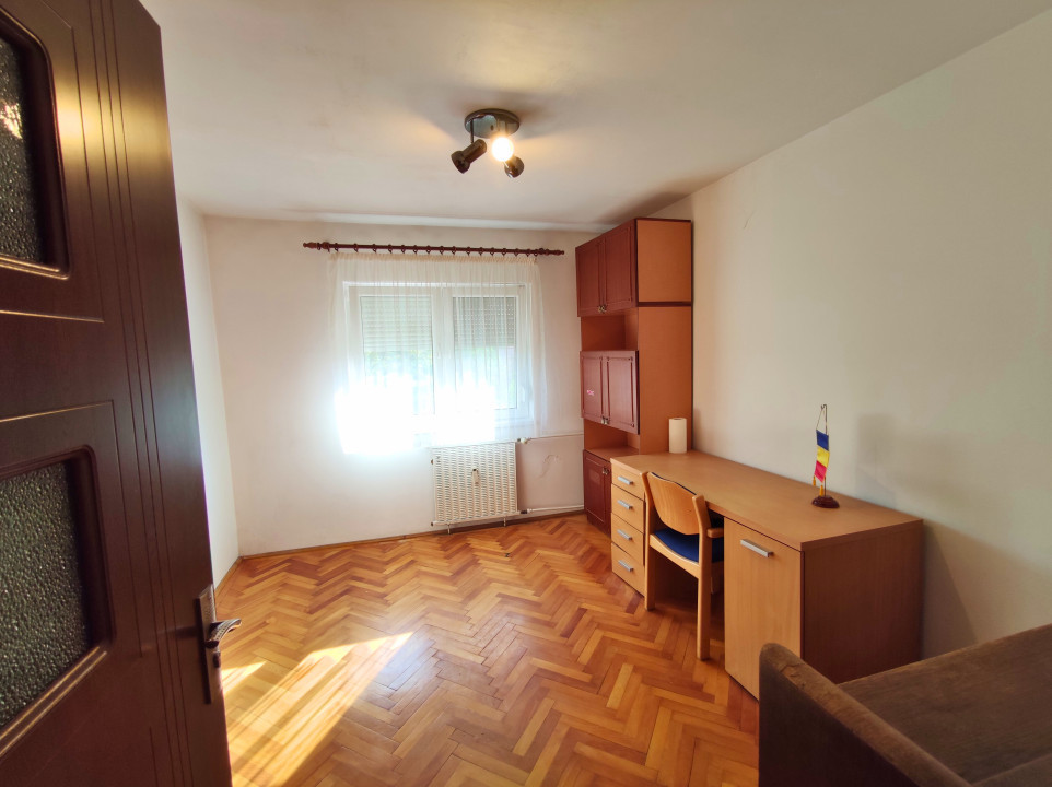 Apartament cu 4 camere, decomandat, suprafață utilă 79 mp, Rogerius