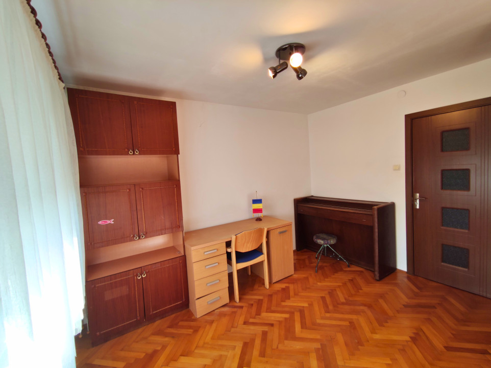 Apartament cu 4 camere, decomandat, suprafață utilă 79 mp, Rogerius