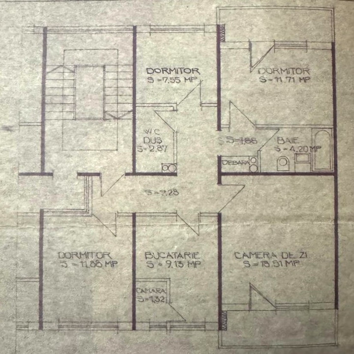 Apartament cu 4 camere, decomandat, suprafață utilă 79 mp, Rogerius