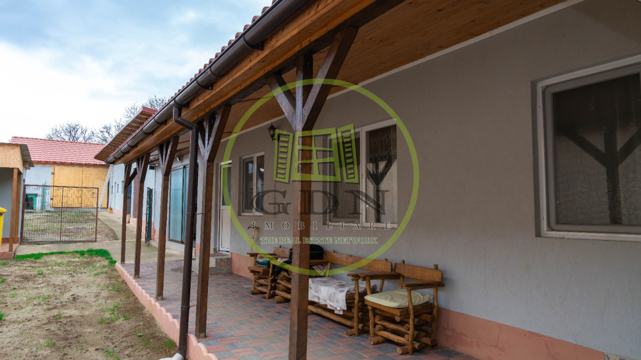 Casa cu 6 camere suprafata 220mp si teren 1700mp spre vanzare in Rosia,SB