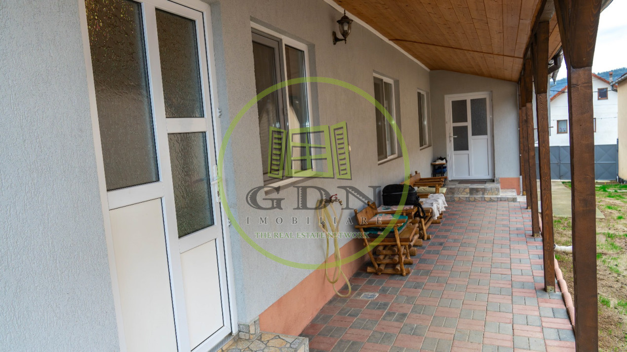 Casa cu 6 camere suprafata 220mp si teren 1700mp spre vanzare in Rosia,SB