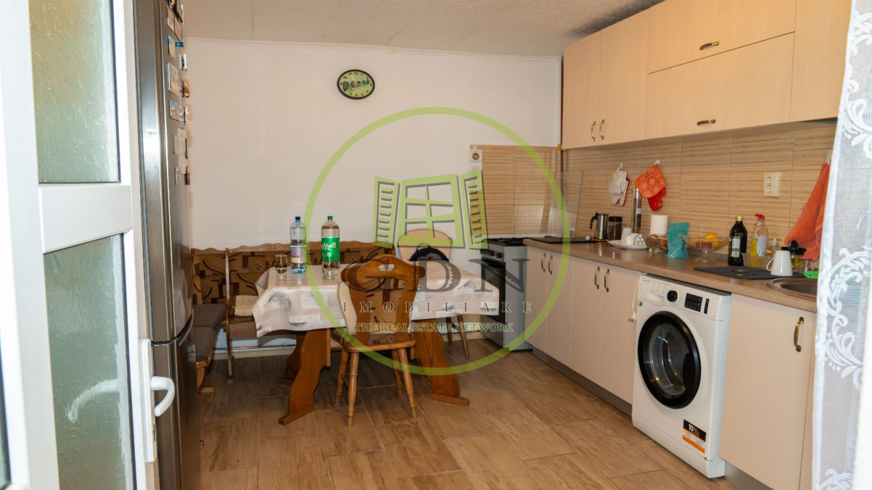 Casa cu 6 camere suprafata 220mp si teren 1700mp spre vanzare in Rosia,SB