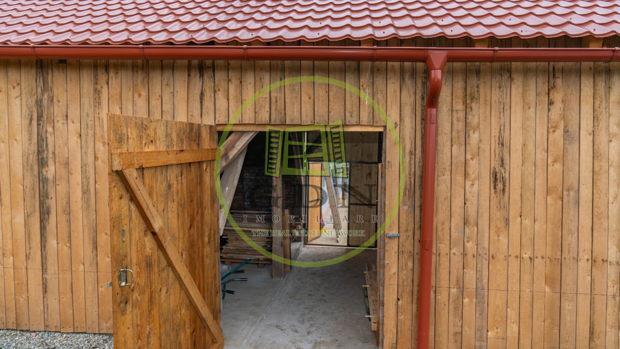 Casa cu 6 camere suprafata 220mp si teren 1700mp spre vanzare in Rosia,SB