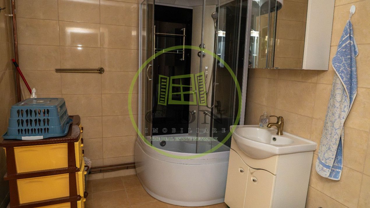 Casa cu 6 camere suprafata 220mp si teren 1700mp spre vanzare in Rosia,SB