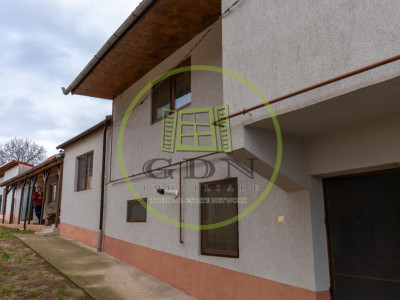 Casa cu 6 camere suprafata 220mp si teren 1700mp spre vanzare in Rosia,SB