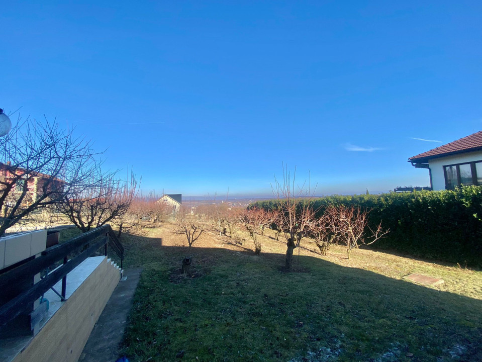 2 Case in regim P+M cu 9 camere, 3 băi, teren 1811mp, front 30m, Paleu