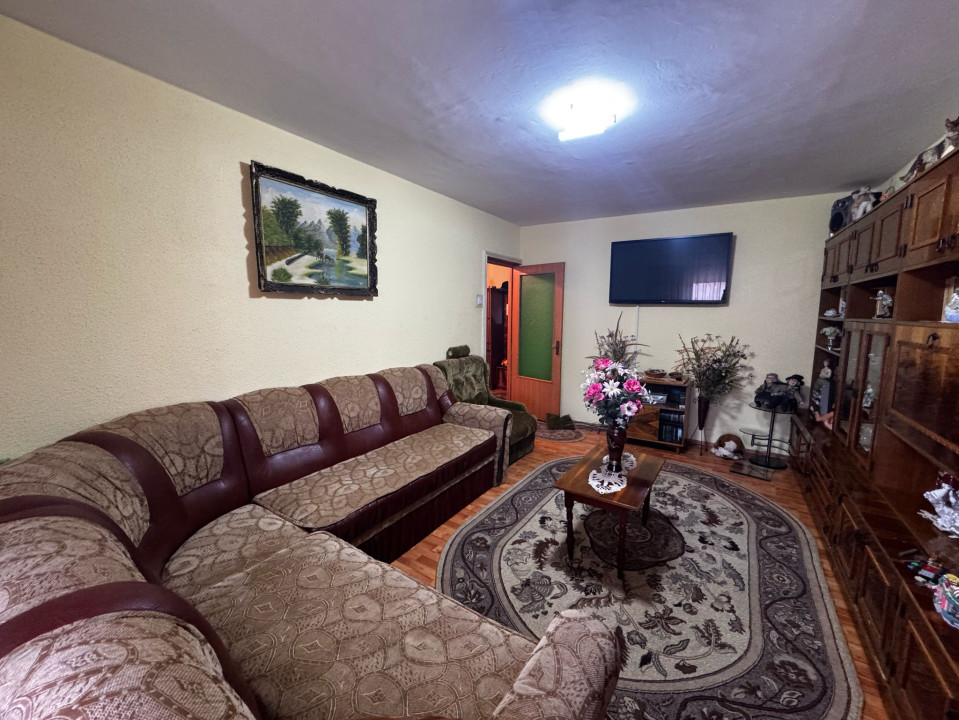 Apartament 2 camere, decomandat, 54mp, Lapus Arges, zona Trenul Pierdut.