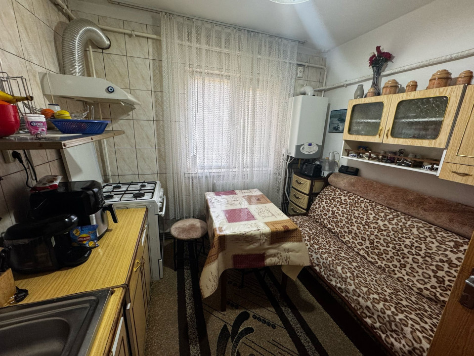 Apartament 2 camere, decomandat, 54mp, Lapus Arges, zona Trenul Pierdut.