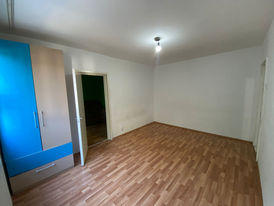 Apart. 2 camere, semi-decomandate, tip X, etaj 1, zona Aleea Călinului