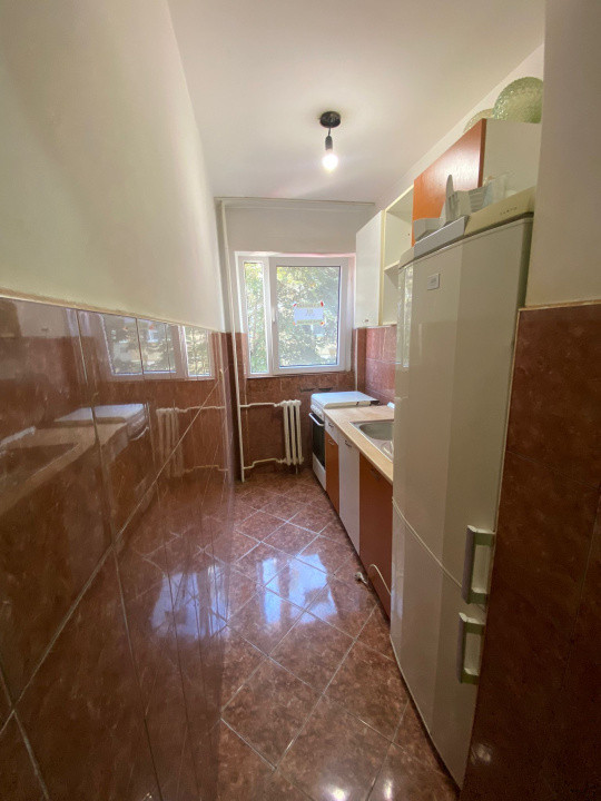 Apart. 2 camere, semi-decomandate, tip X, etaj 1, zona Aleea Călinului