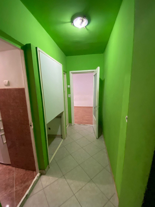 Apart. 2 camere, semi-decomandate, tip X, etaj 1, zona Aleea Călinului