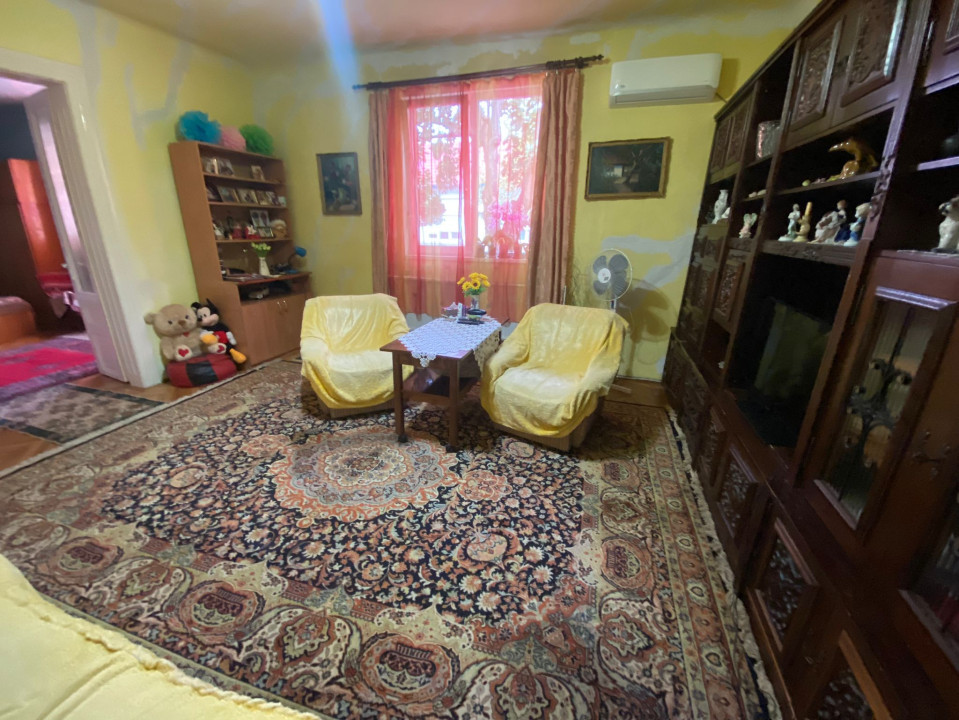 Casă ultracentral, str M. Eminescu, 4 camere, teren 411mp,front 15m