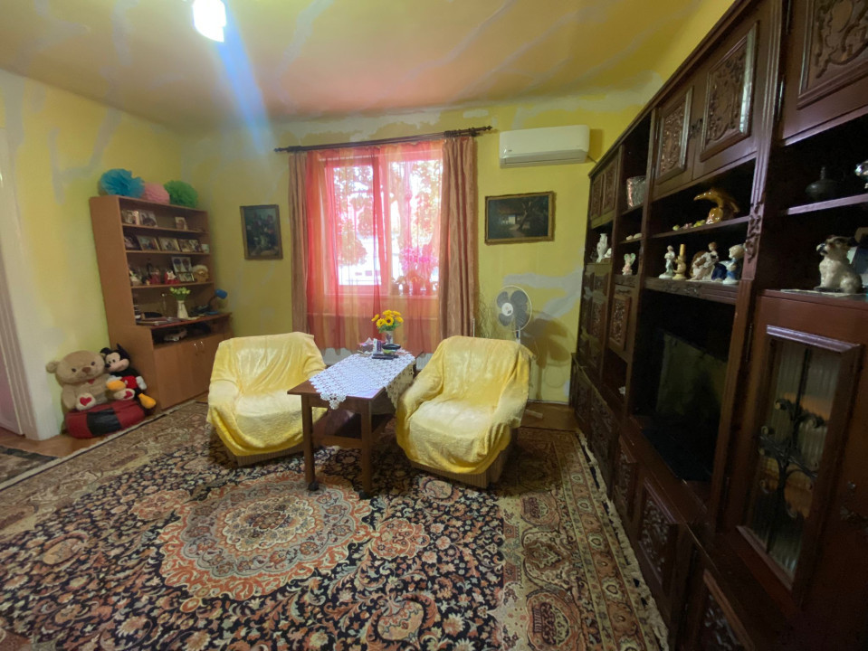 Casă ultracentral, str M. Eminescu, 4 camere, teren 411mp,front 15m