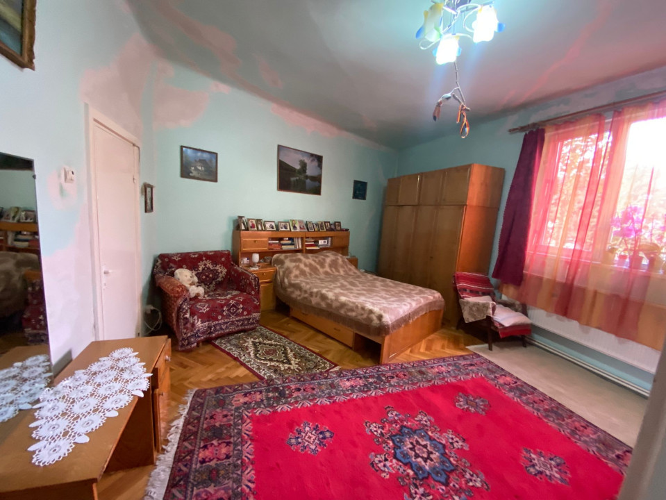 Casă ultracentral, str M. Eminescu, 4 camere, teren 411mp,front 15m