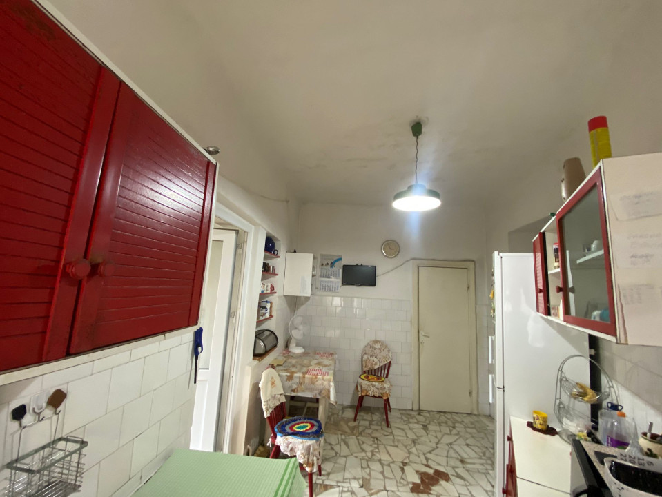 Casă ultracentral, str M. Eminescu, 4 camere, teren 411mp,front 15m