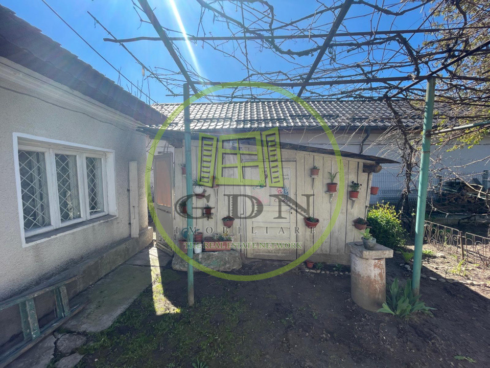Casă parter bilaterală cu teren de 401mp și toate utilitățile în Catargiu 
