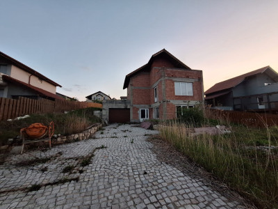 Ocazie! Casă de 200 mp., teren  1000 mp., 175000 Eur, Câmpenești