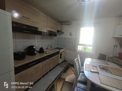 Apartament cu 3 camere și spațiu comercial de vânzare in Reghin str. Făgăraşului