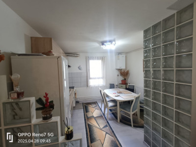 Apartament cu 3 camere și spațiu comercial de vânzare in Reghin str. Făgăraşului