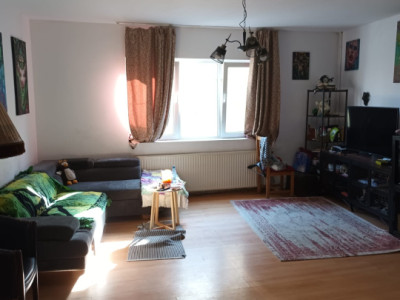Închiriere ap. la casă, 110 mp+terasă 60 mp.+parcare, Centru, 800 Eur