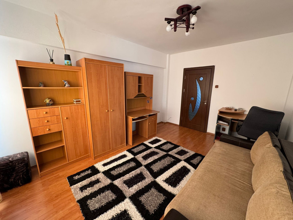Apartament 3 camere, decomandat, 72mp, cartier 1 Mai, zona Scoala 36