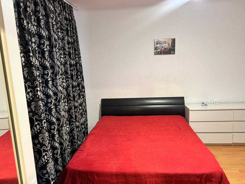 Casă de vânzare, curte comună, zonă excelentă- Unirii! 