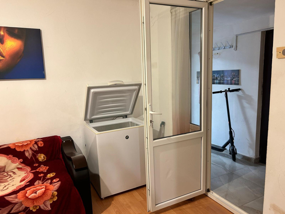 Casă de vânzare, curte comună, zonă excelentă- Unirii! 