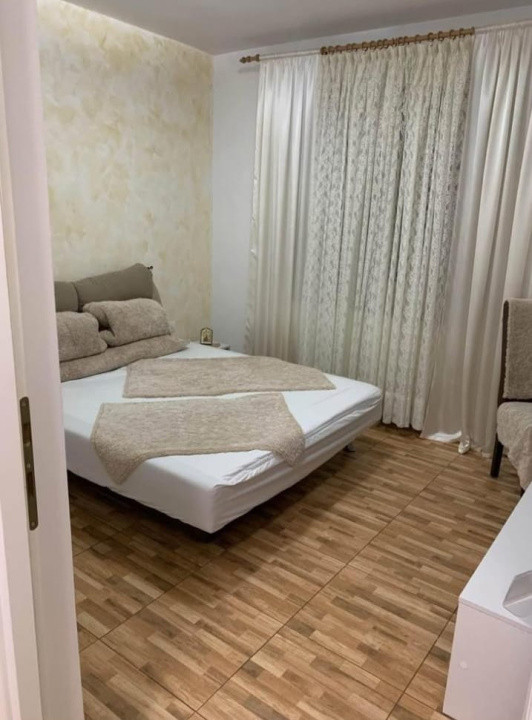 APARTAMENT DE VANZARE, 3 CAM, ET 4/4