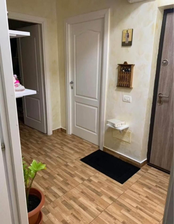 APARTAMENT DE VANZARE, 3 CAM, ET 4/4