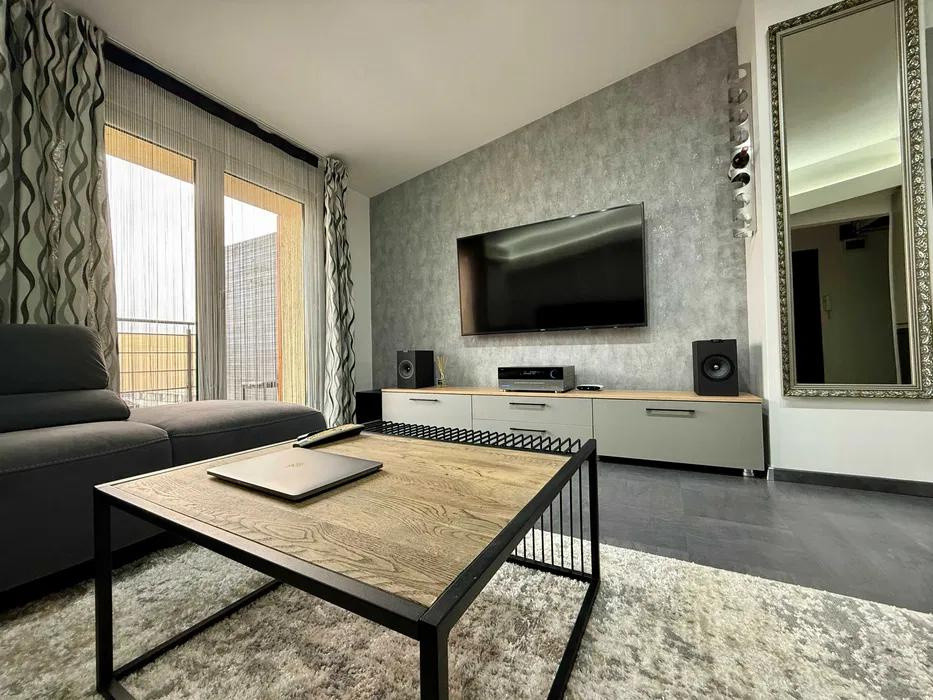 Apart de lux, 2 camere, 44 mp.+20 mp terasă, 195000 Euro, zona FSEGA