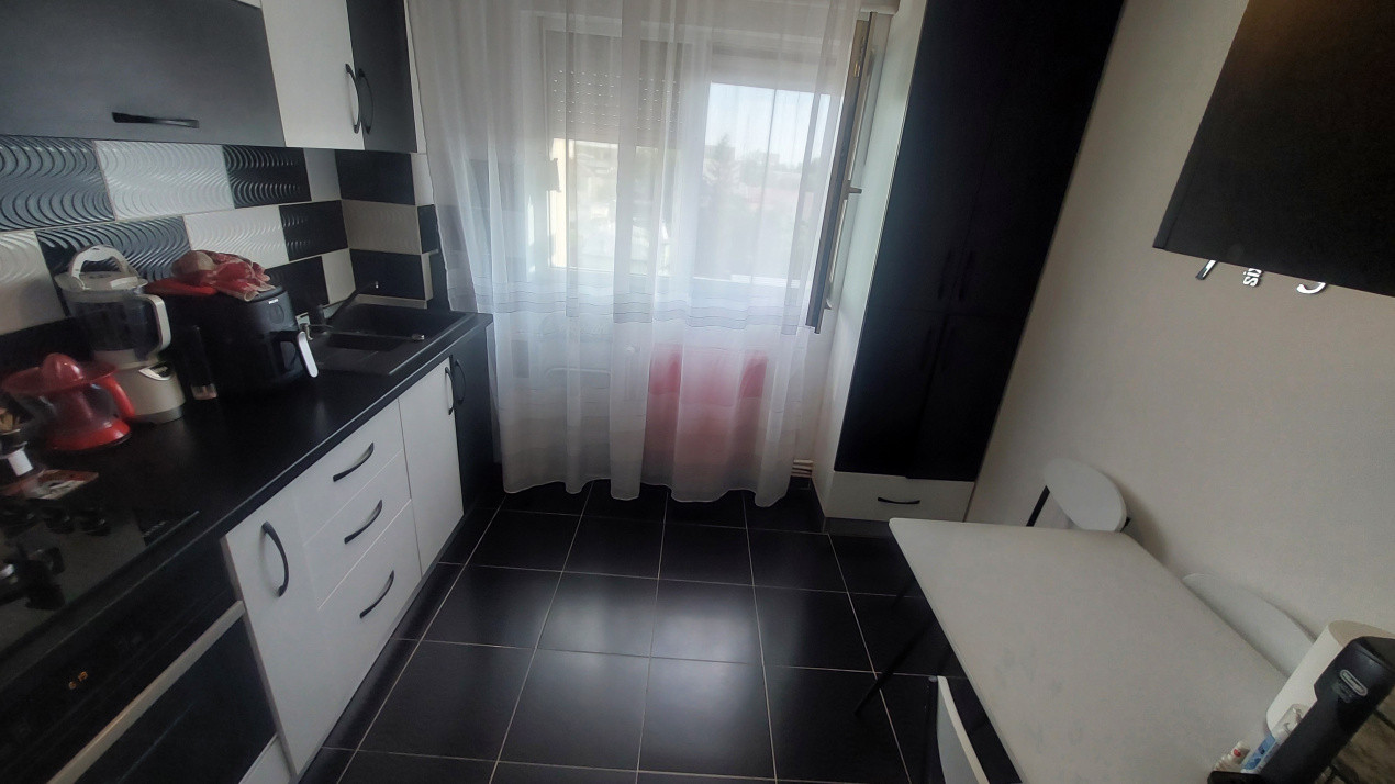 Apartament doua camere semidecomandat, 50 mp, Rovine zona Liceul Basarab